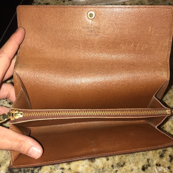 AUTHENTIC LV Sarah Wallet - Picture 7 of 8